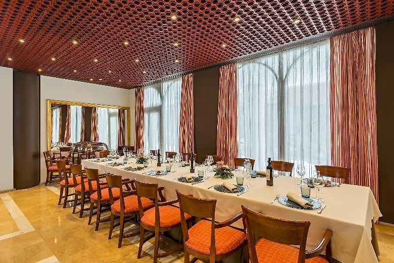 Hotel Granada Center 4*,